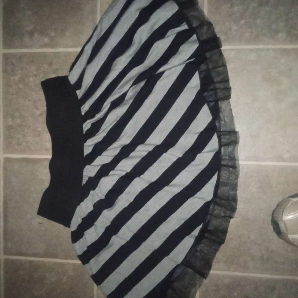 Girls skirt size small black and grey